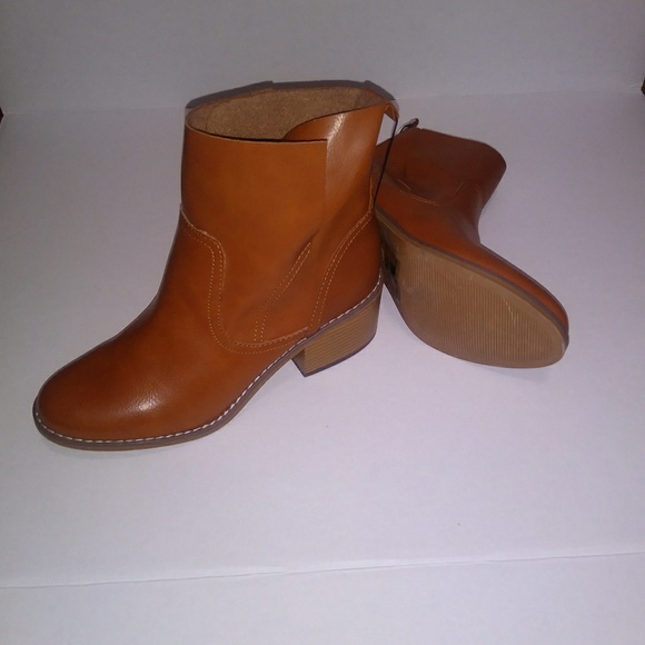 NWT Boots - Picture 2 of 8